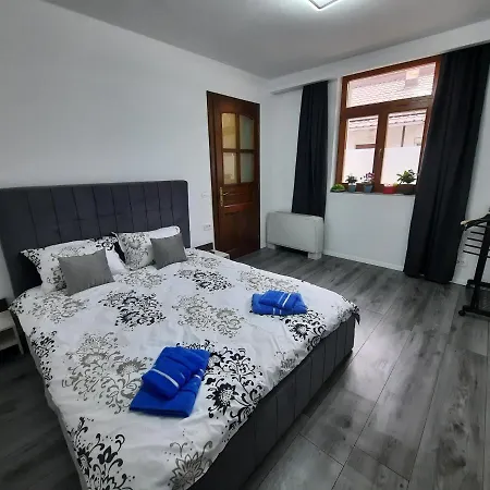 Apartment House Side By Side Brasov