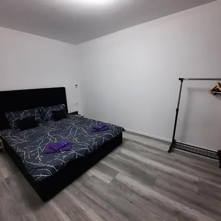 House Side By Side Apartment *